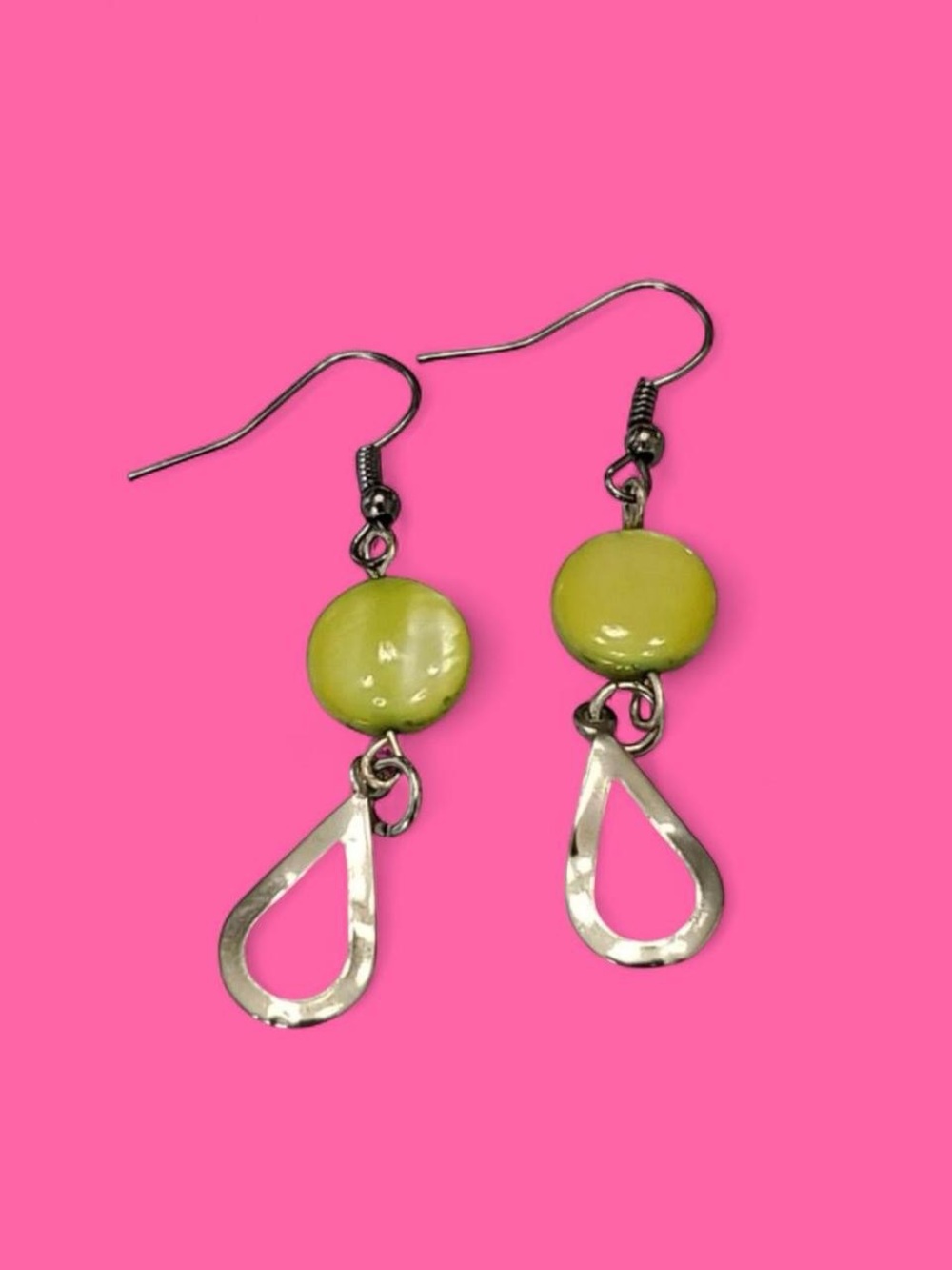 y2k! green round shell bead silver teardrop dangly earrings!